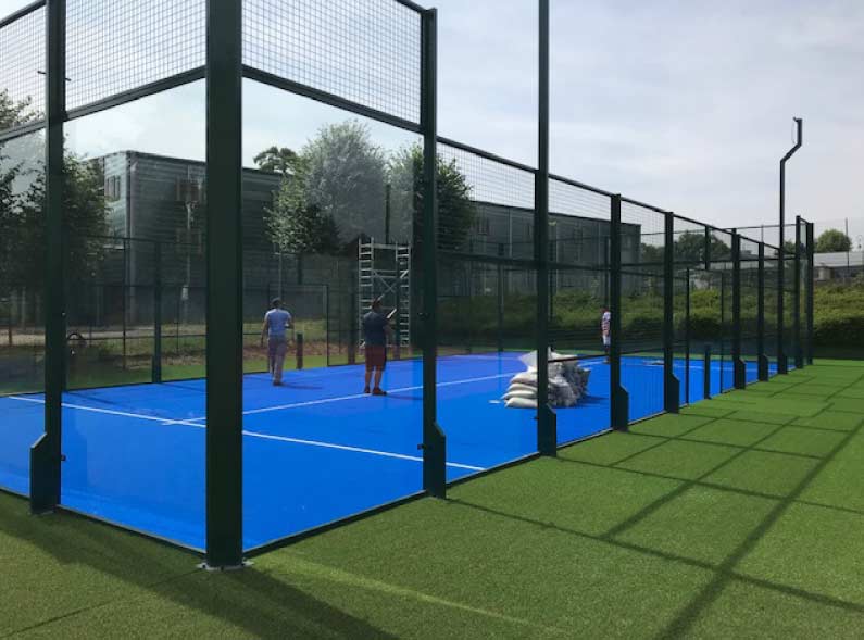 terrain de padel gazon homologue world padel tour